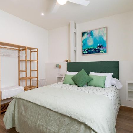 Apartamentos Cervantes 17 Sevilla Bagian luar foto