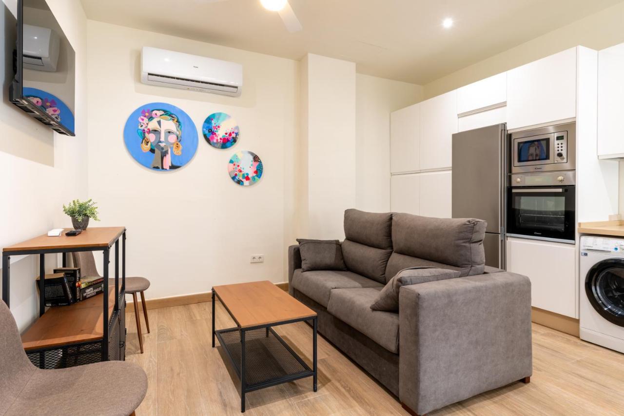 Apartamentos Cervantes 17 Sevilla Bagian luar foto