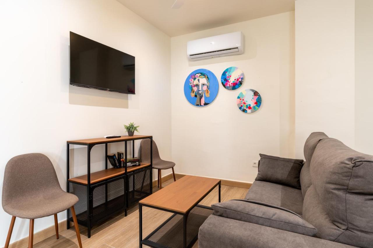 Apartamentos Cervantes 17 Sevilla Bagian luar foto