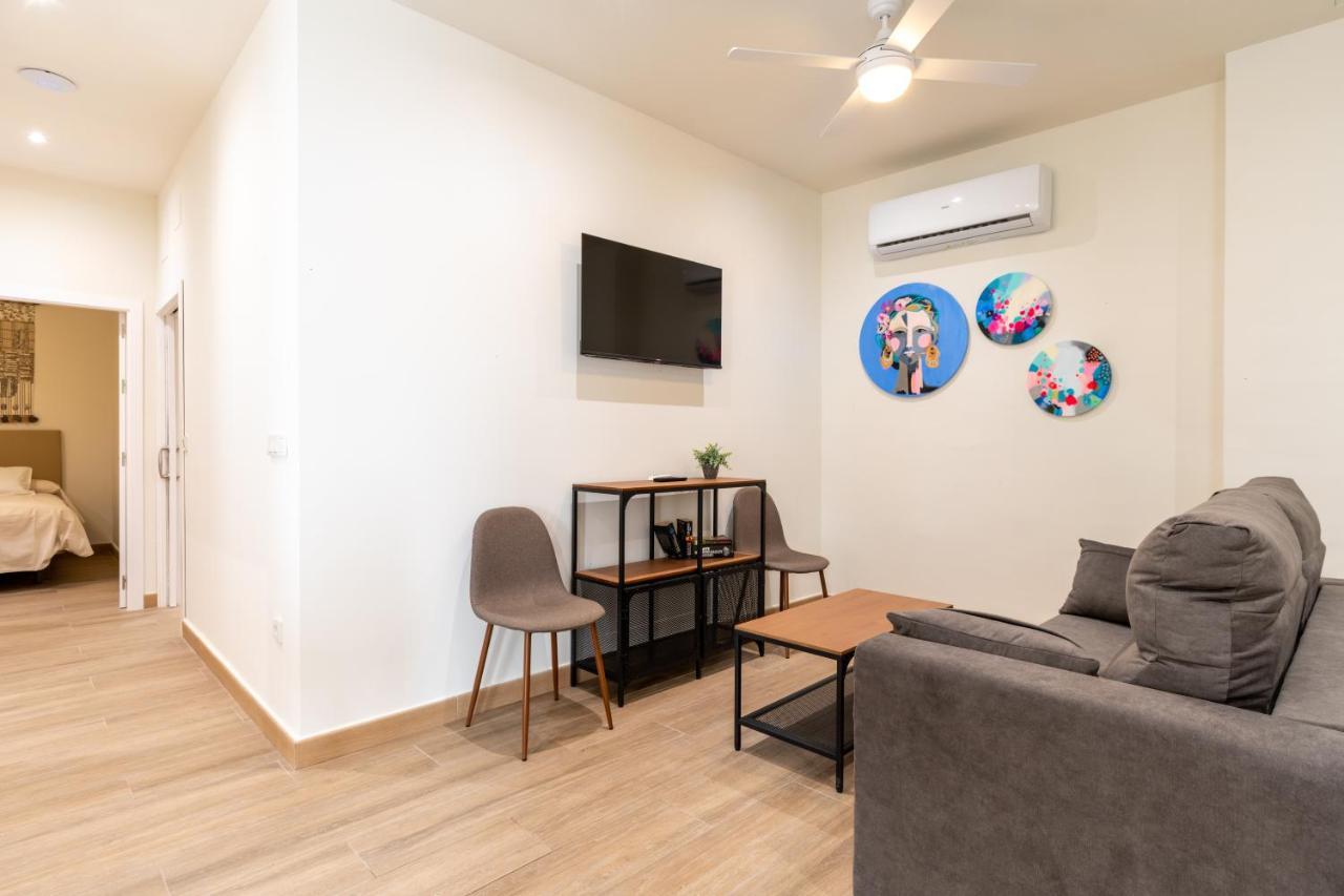 Apartamentos Cervantes 17 Sevilla Bagian luar foto