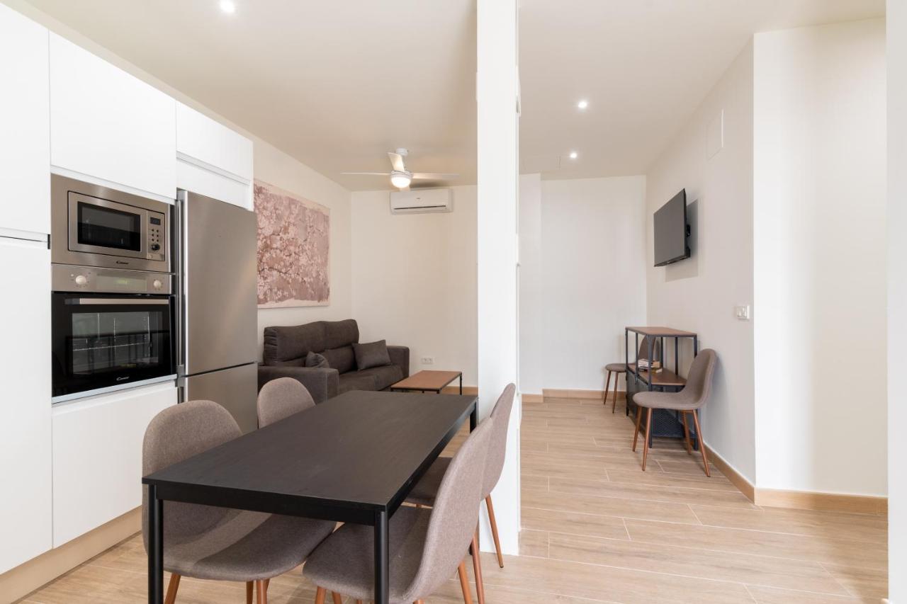 Apartamentos Cervantes 17 Sevilla Bagian luar foto
