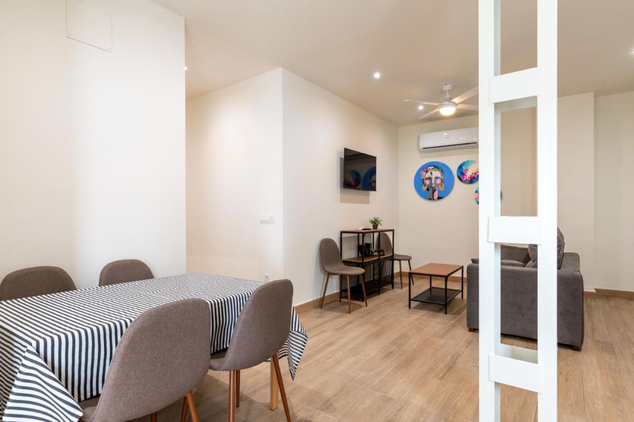 Apartamentos Cervantes 17 Sevilla Bagian luar foto