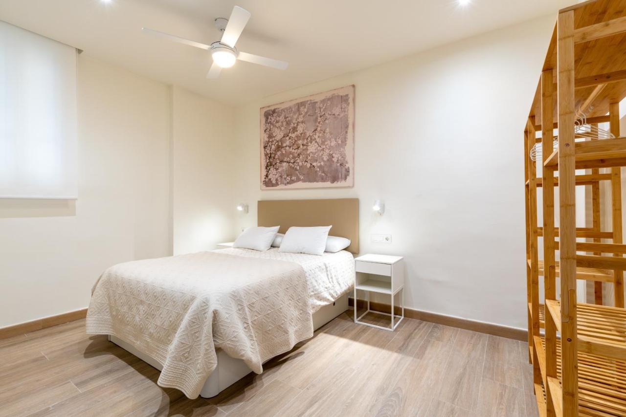 Apartamentos Cervantes 17 Sevilla Bagian luar foto