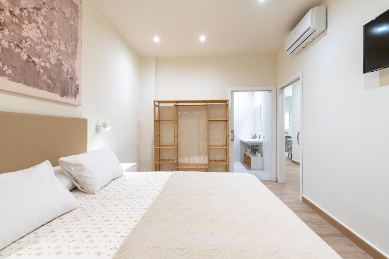Apartamentos Cervantes 17 Sevilla Bagian luar foto