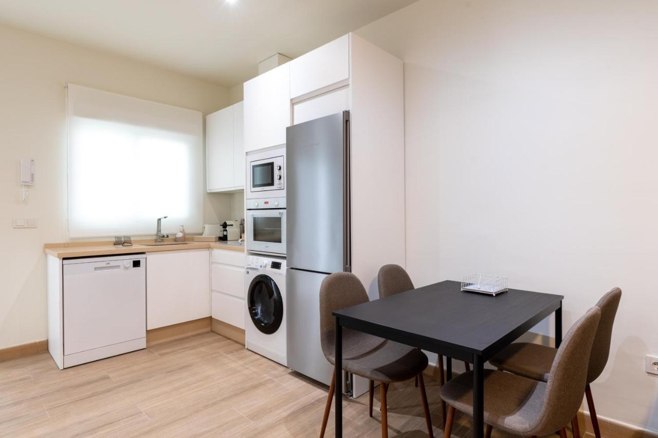 Apartamentos Cervantes 17 Sevilla Bagian luar foto