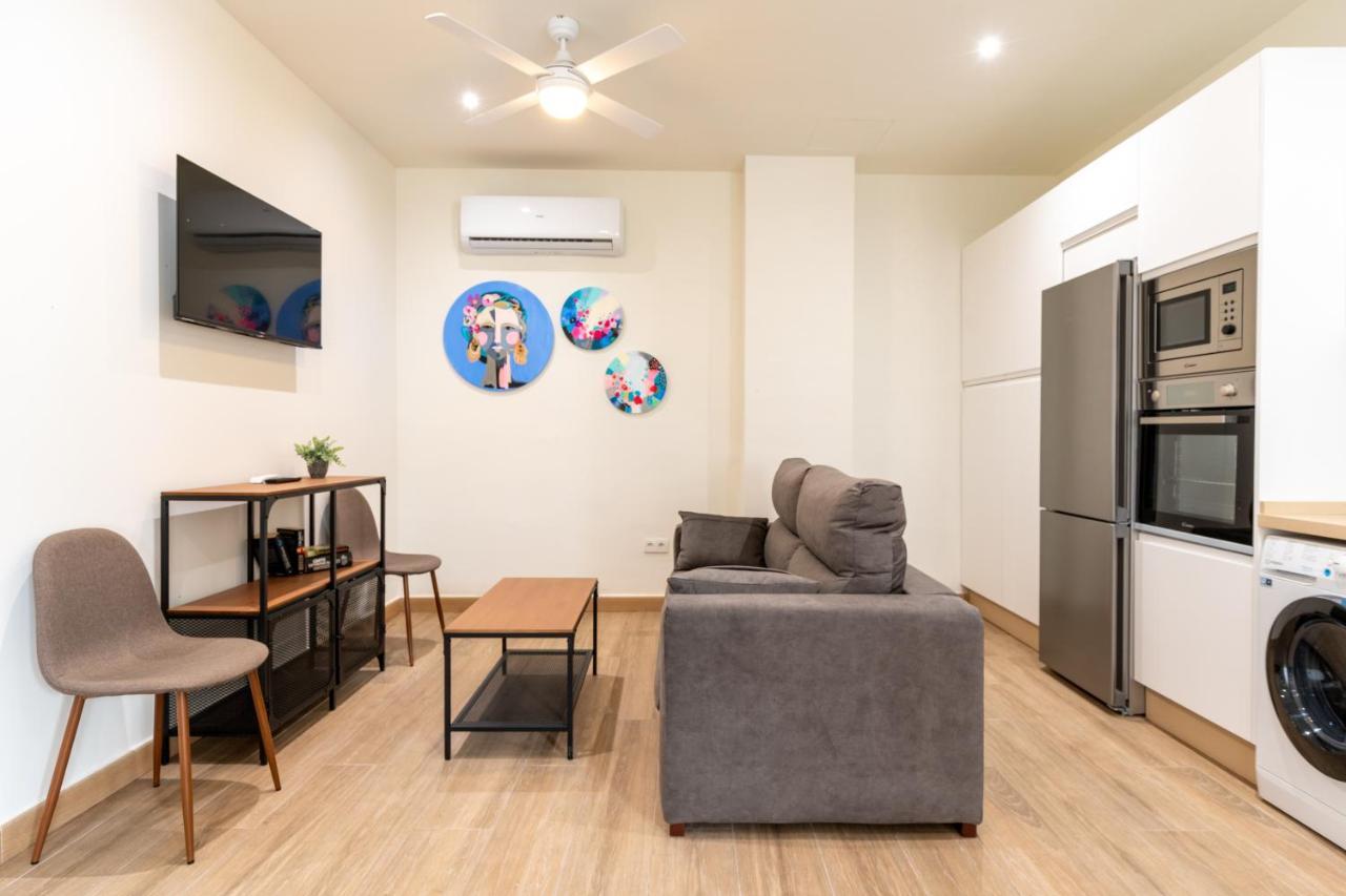 Apartamentos Cervantes 17 Sevilla Bagian luar foto