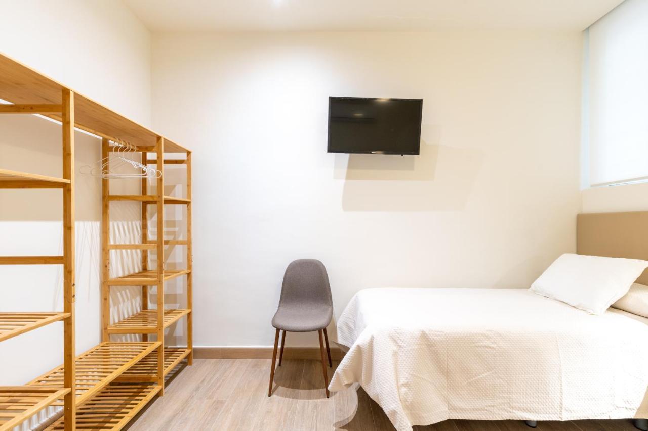 Apartamentos Cervantes 17 Sevilla Bagian luar foto