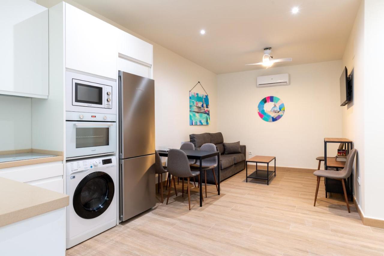 Apartamentos Cervantes 17 Sevilla Bagian luar foto
