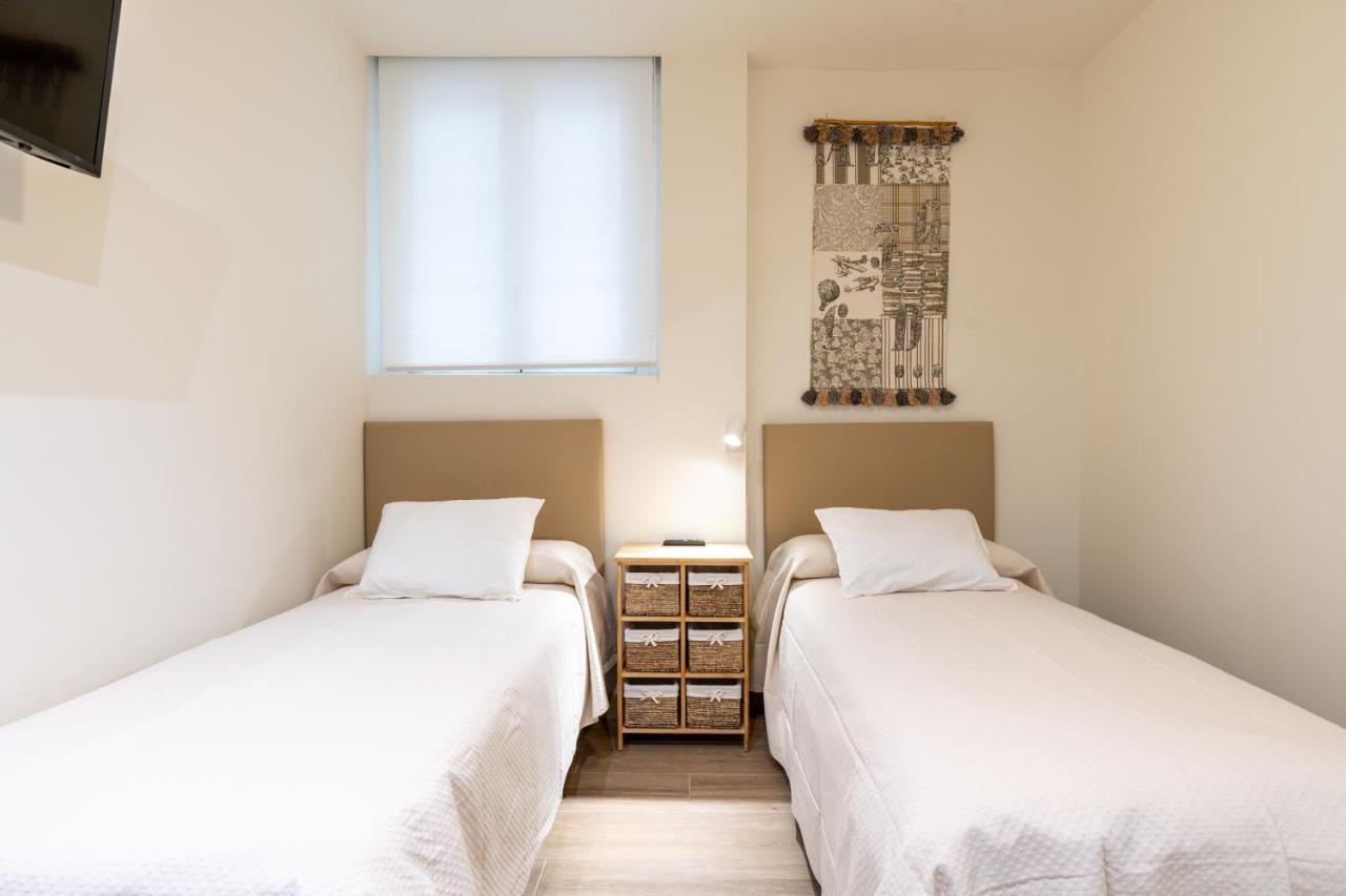 Apartamentos Cervantes 17 Sevilla Bagian luar foto