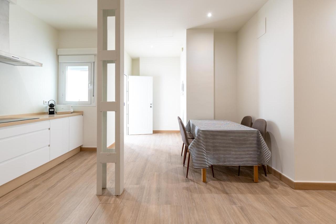 Apartamentos Cervantes 17 Sevilla Bagian luar foto