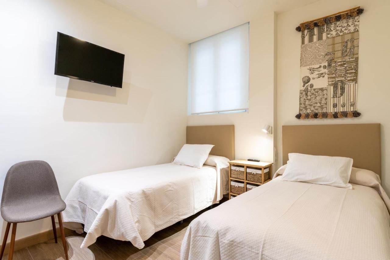 Apartamentos Cervantes 17 Sevilla Bagian luar foto