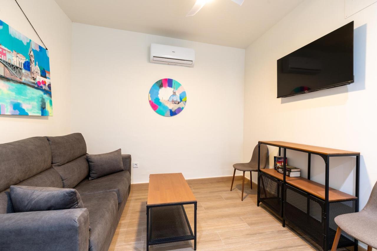 Apartamentos Cervantes 17 Sevilla Bagian luar foto