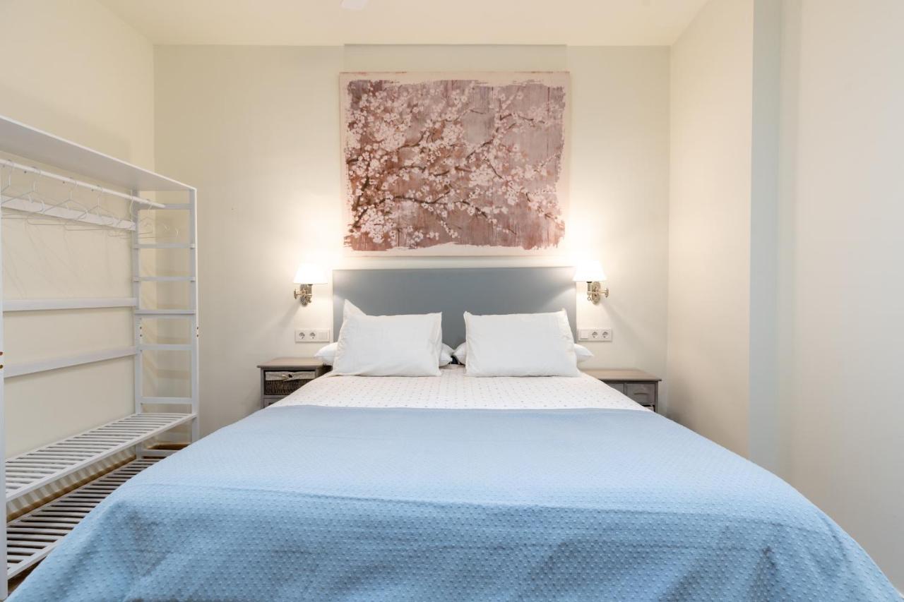Apartamentos Cervantes 17 Sevilla Bagian luar foto