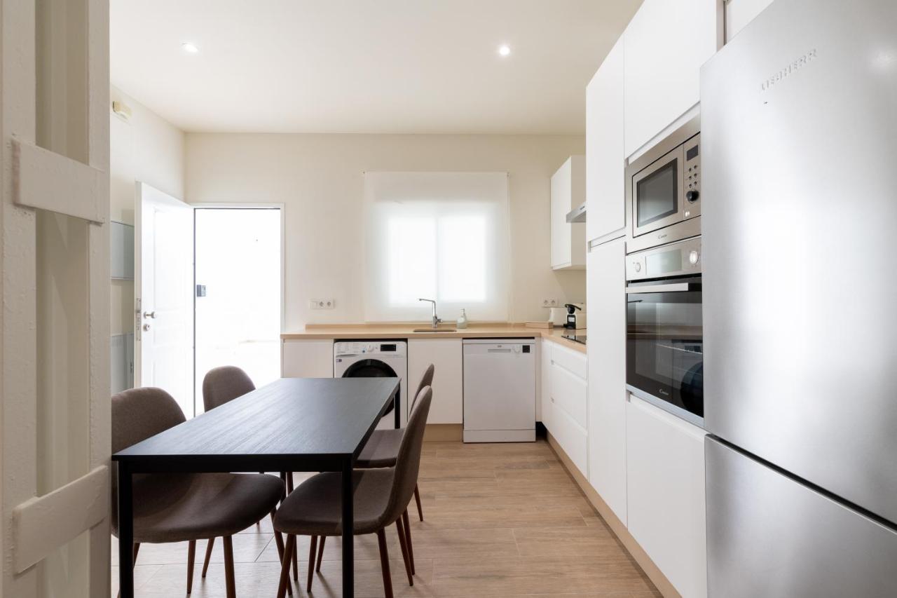 Apartamentos Cervantes 17 Sevilla Bagian luar foto
