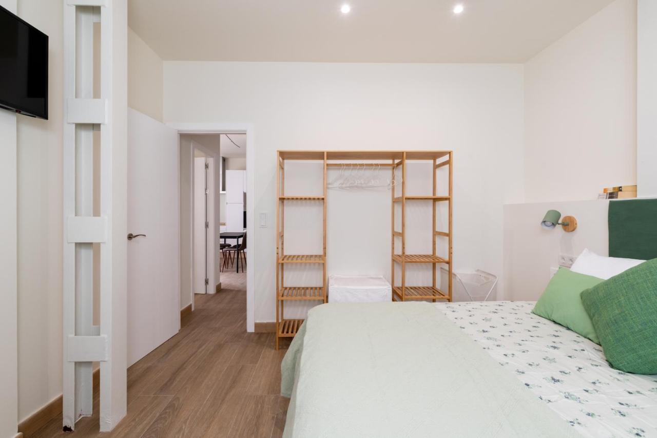 Apartamentos Cervantes 17 Sevilla Bagian luar foto