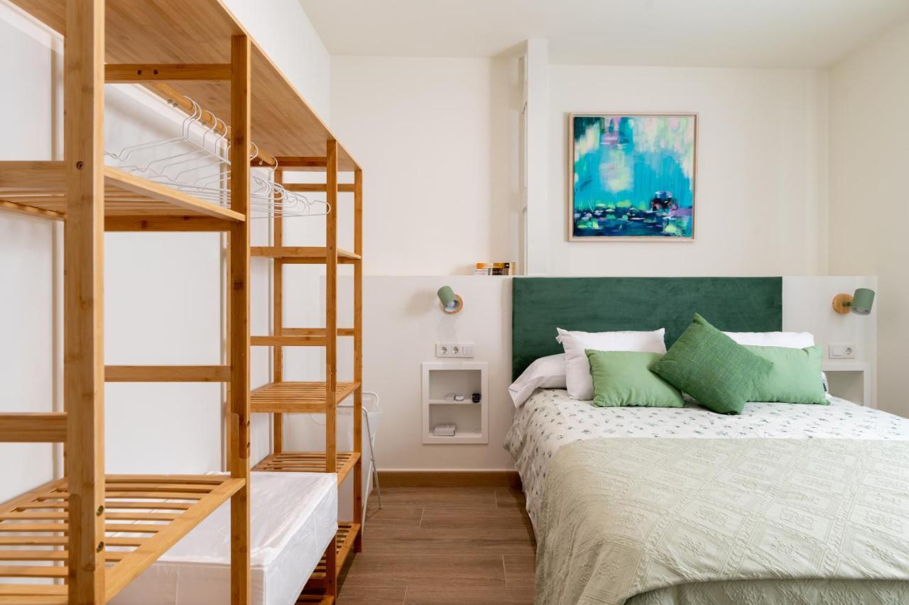 Apartamentos Cervantes 17 Sevilla Bagian luar foto