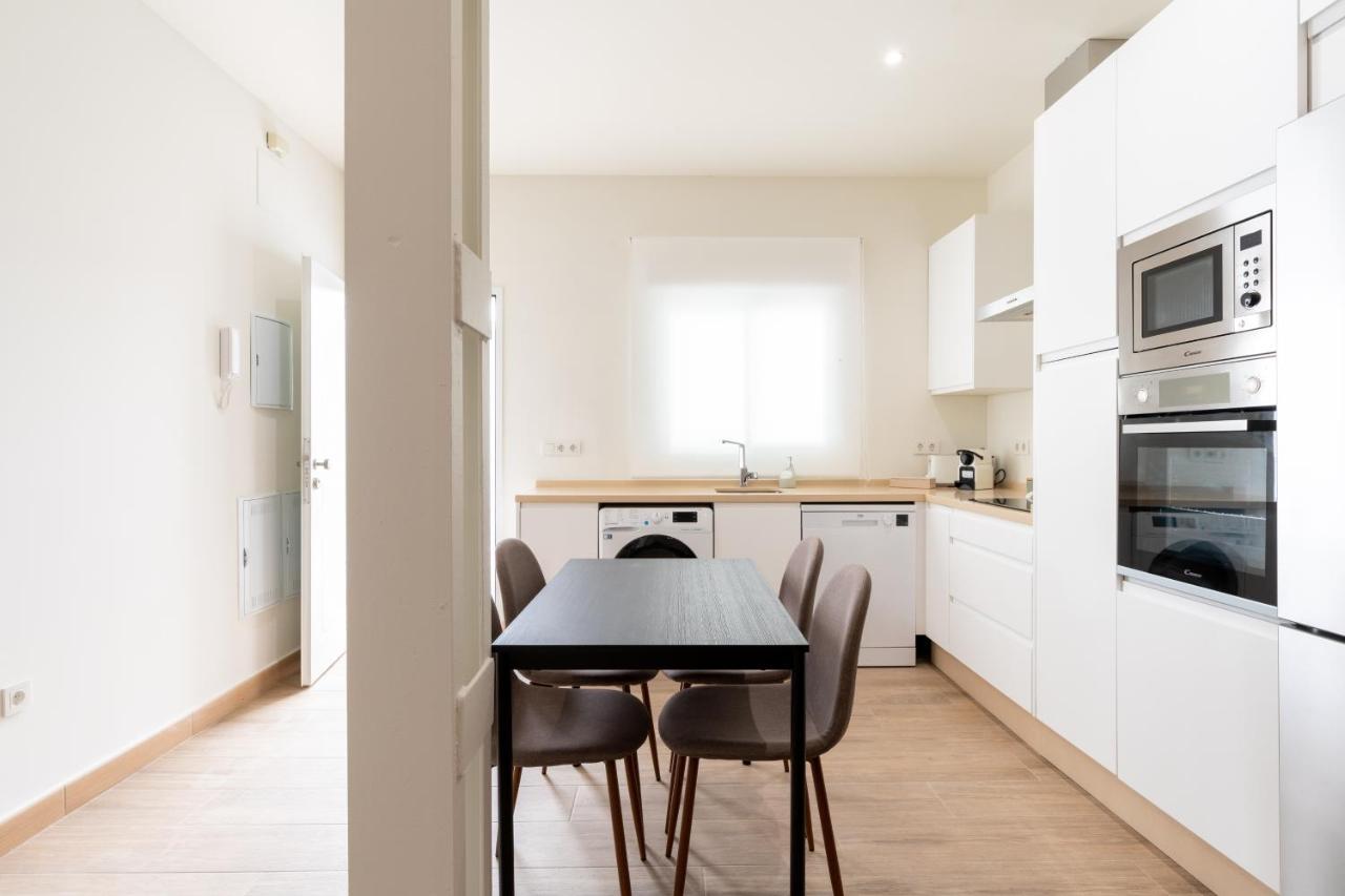 Apartamentos Cervantes 17 Sevilla Bagian luar foto