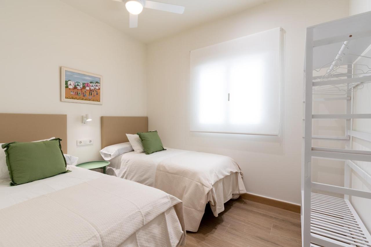 Apartamentos Cervantes 17 Sevilla Bagian luar foto