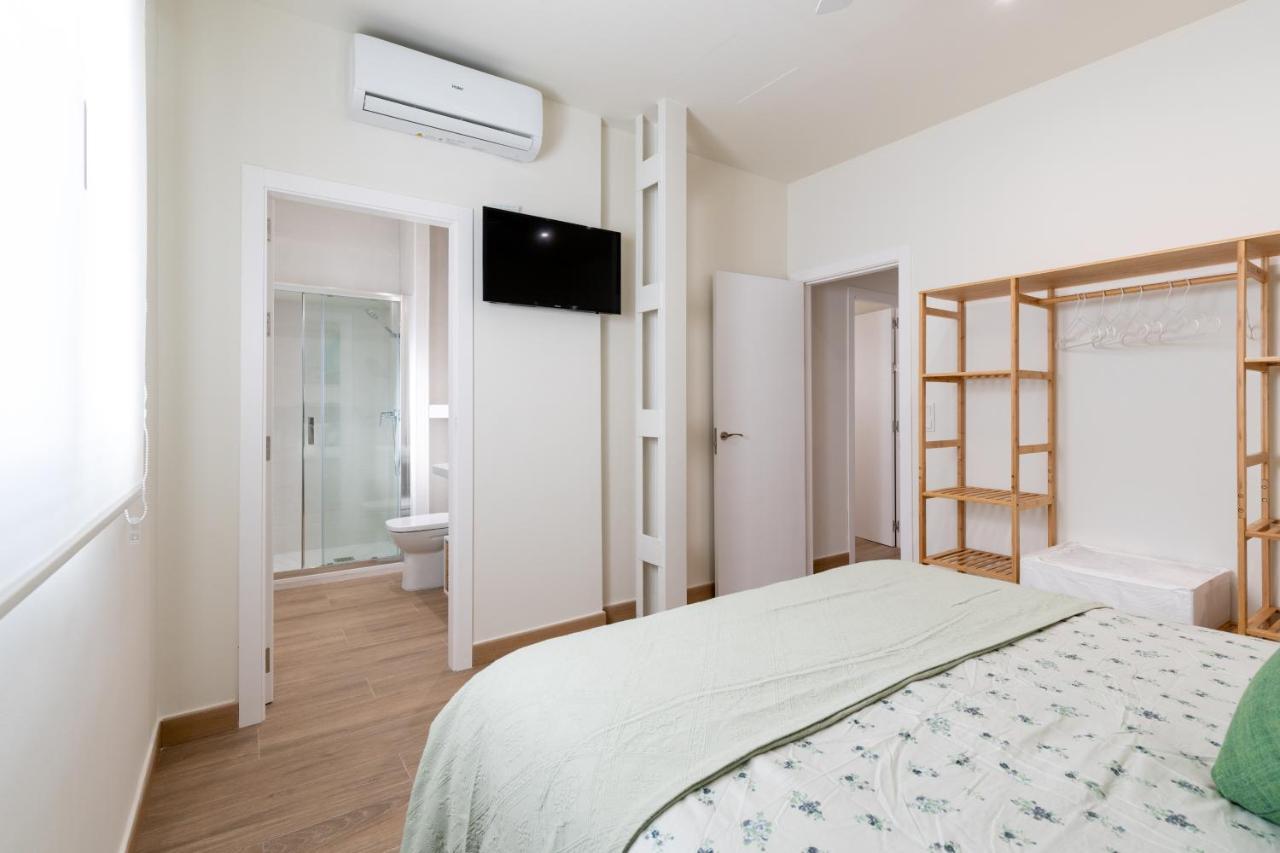 Apartamentos Cervantes 17 Sevilla Bagian luar foto