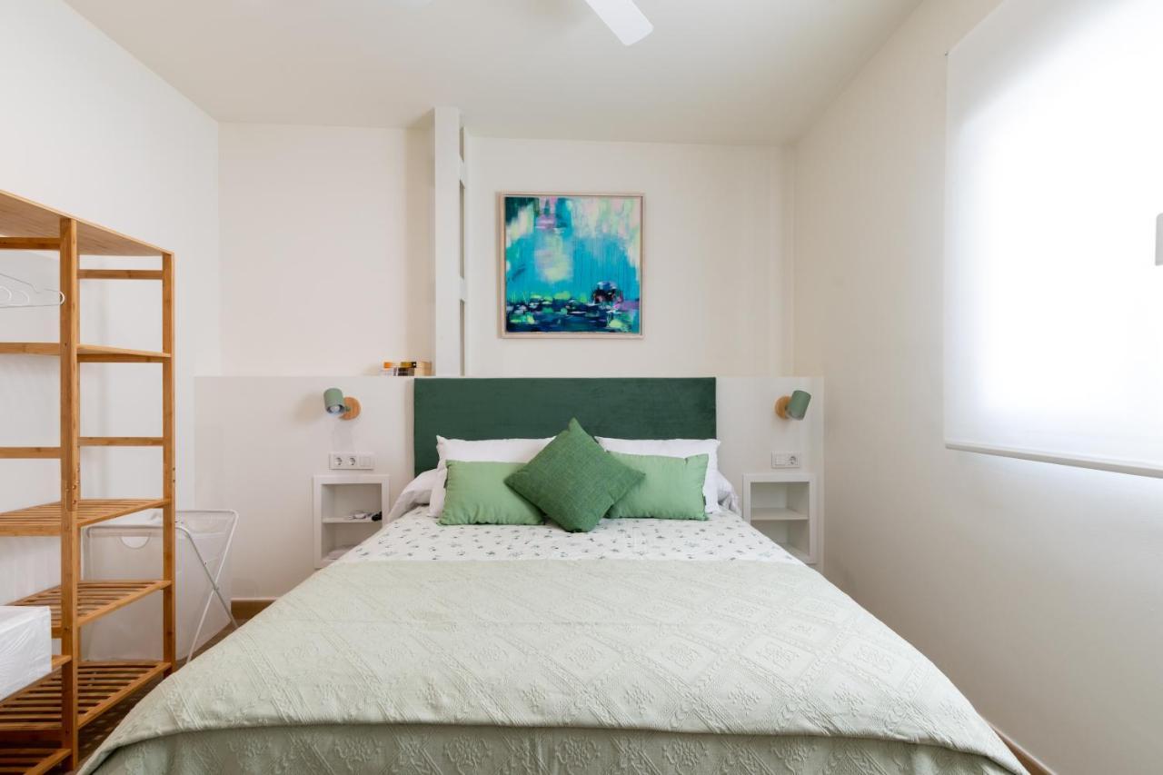Apartamentos Cervantes 17 Sevilla Bagian luar foto