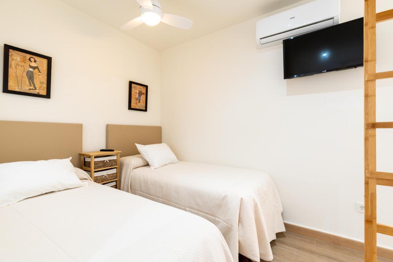 Apartamentos Cervantes 17 Sevilla Bagian luar foto