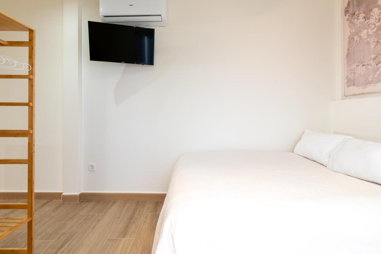 Apartamentos Cervantes 17 Sevilla Bagian luar foto