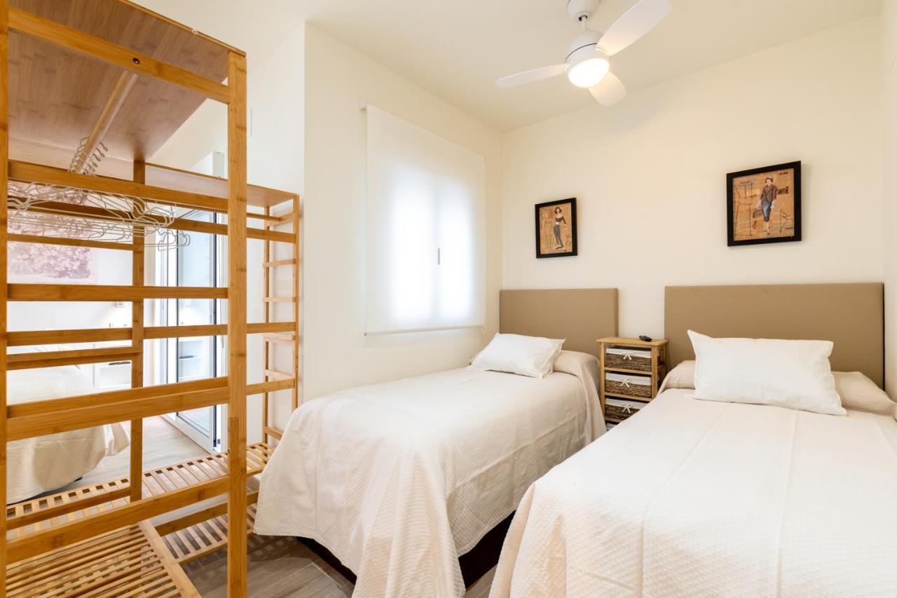 Apartamentos Cervantes 17 Sevilla Bagian luar foto