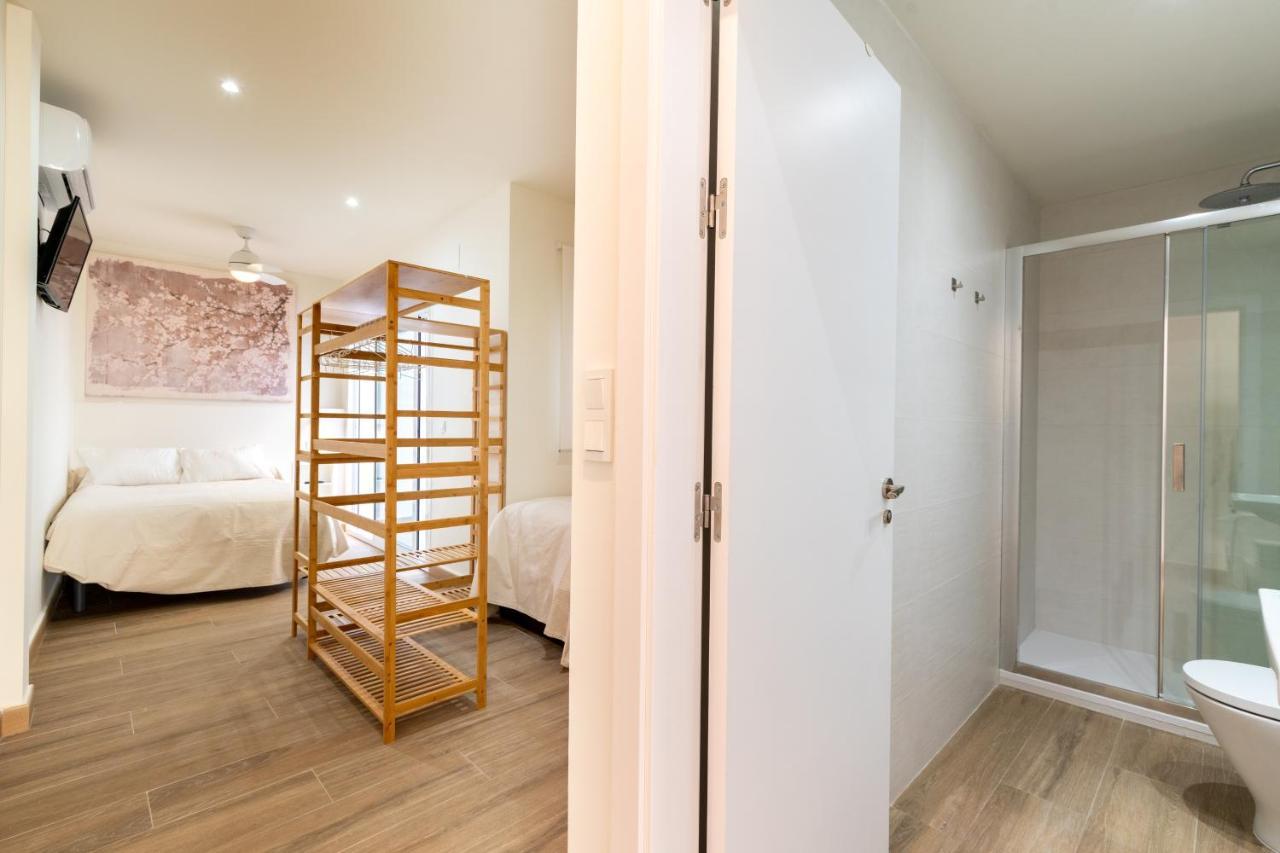 Apartamentos Cervantes 17 Sevilla Bagian luar foto