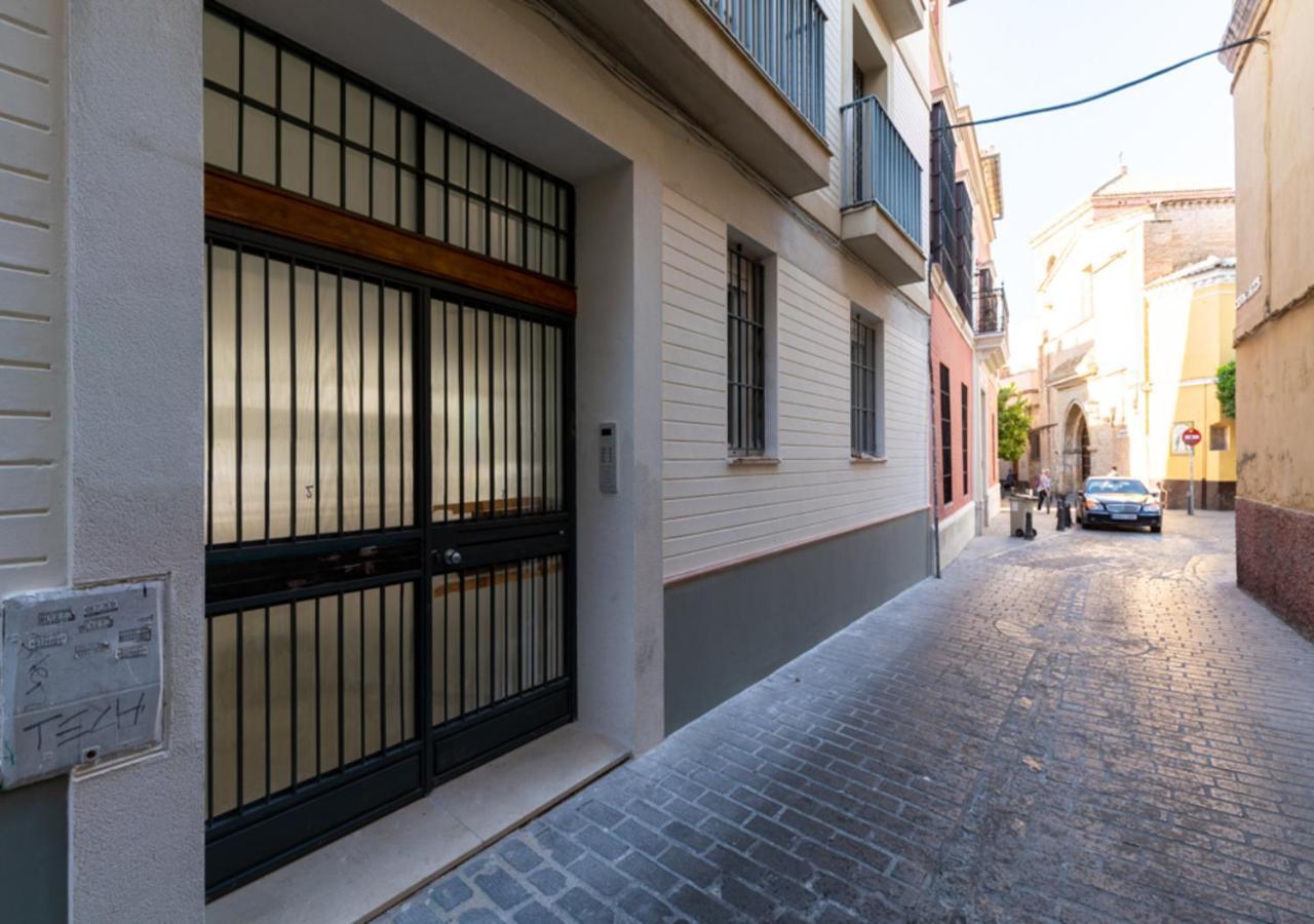 Apartamentos Cervantes 17 Sevilla Bagian luar foto