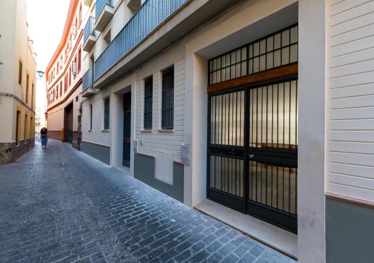 Apartamentos Cervantes 17 Sevilla Bagian luar foto